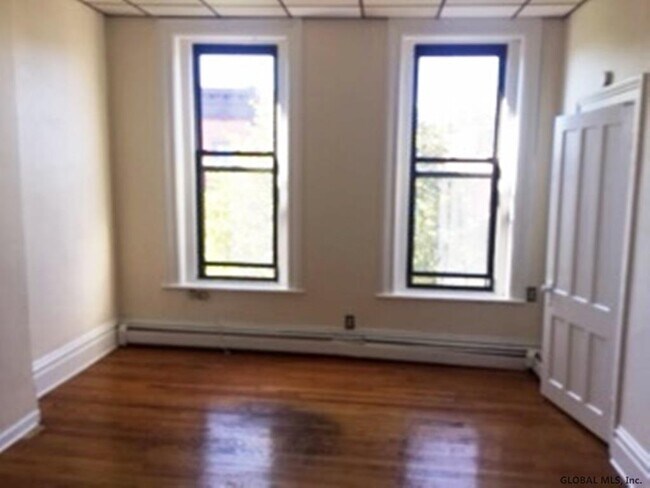 Foto del edificio - 1826 3rd Ave