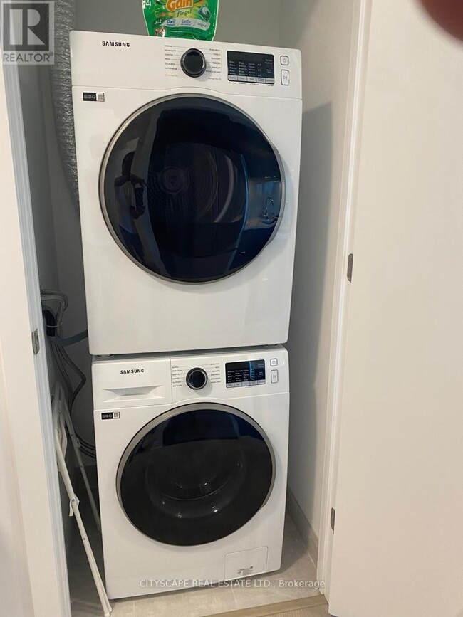 Building Photo - 2 Teagarden Ct