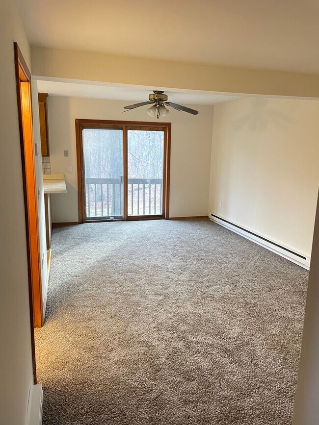 Foto del edificio - Plainville Woods Condo