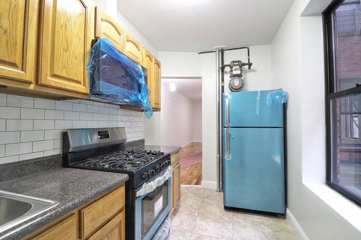 Primary Photo - 205 E 165th St
