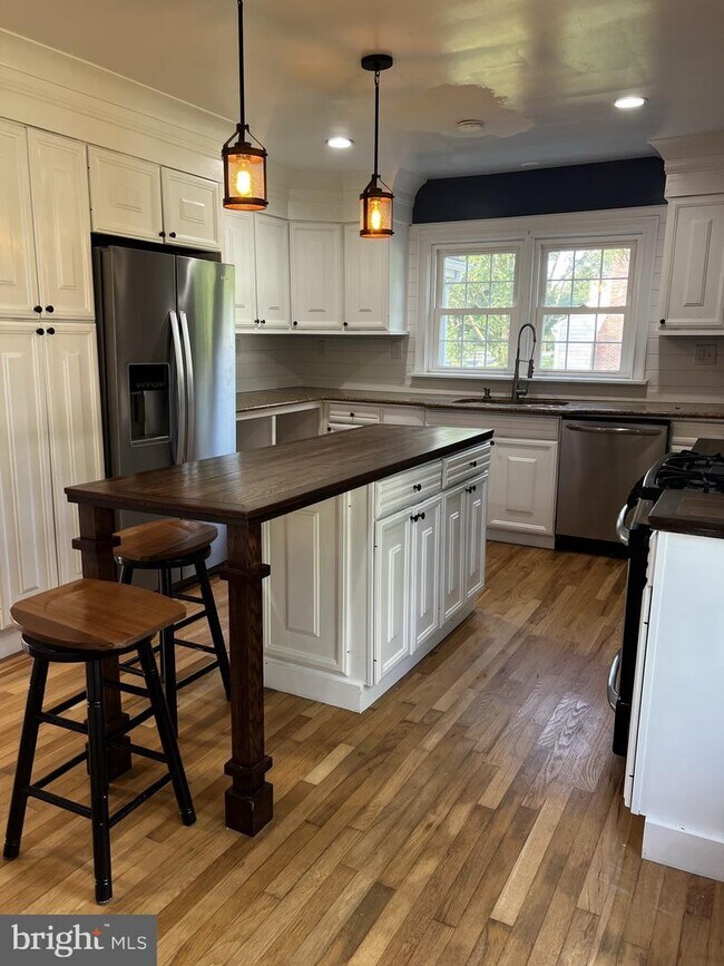 Building Photo - 413 Arbor Pl