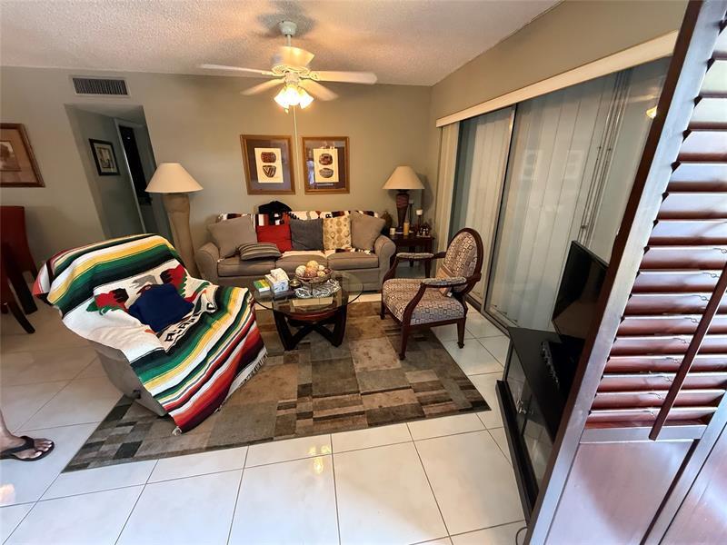 Primary Photo - 7543 S Oriole Blvd