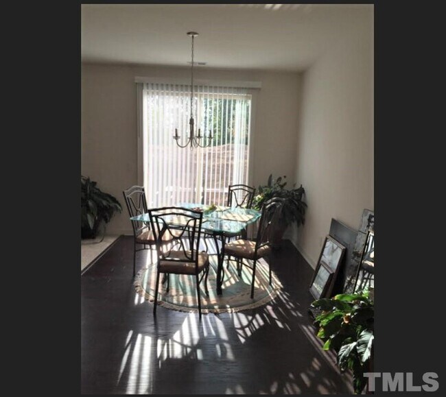 Building Photo - 118 Alamosa Pl