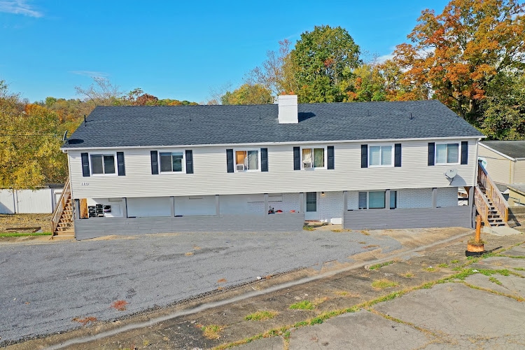 Primary Photo - 305 Vincennes Ave