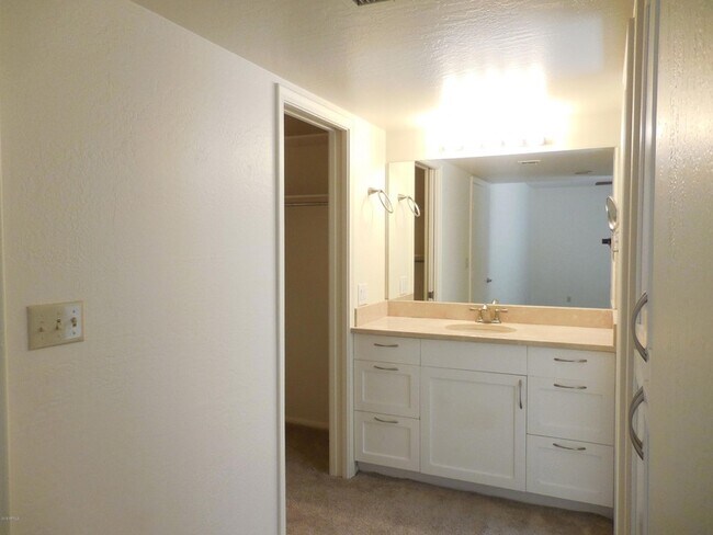 Building Photo - 5432 S Lighthouse Ln