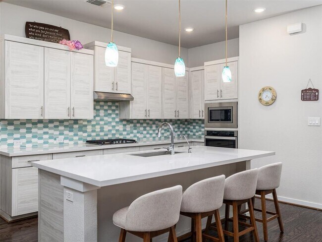 Foto del edificio - 6512 Covina Ln