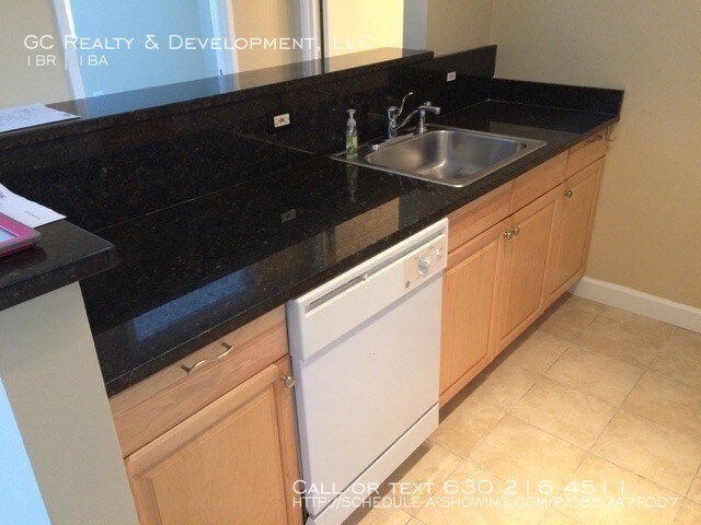 Building Photo - 5550 Astor Ln