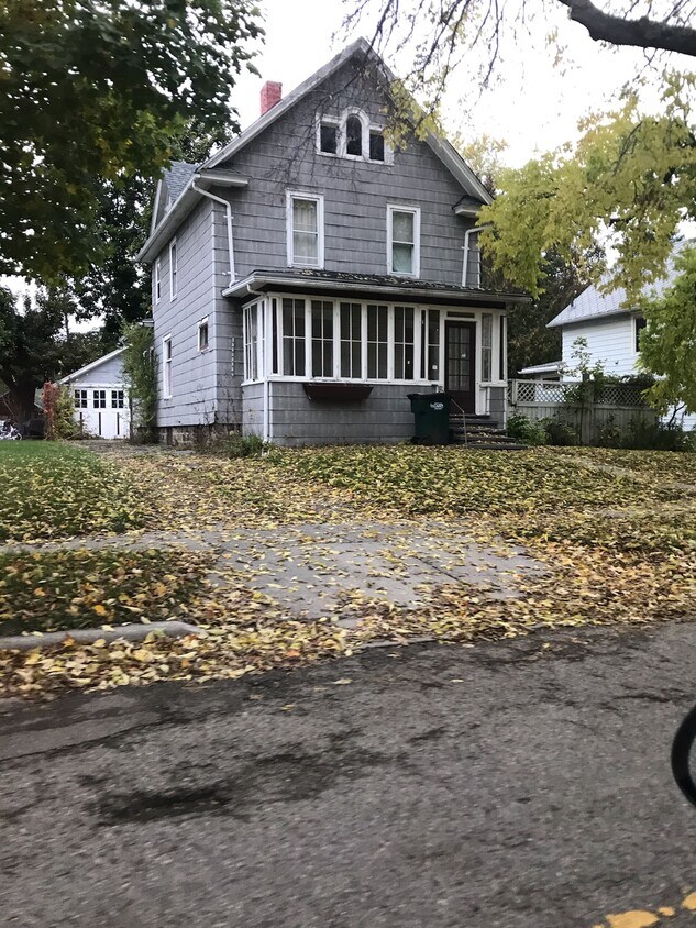 Primary Photo - 300 Shepard St