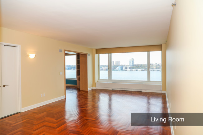 Building Photo - 240 Riverside Blvd
