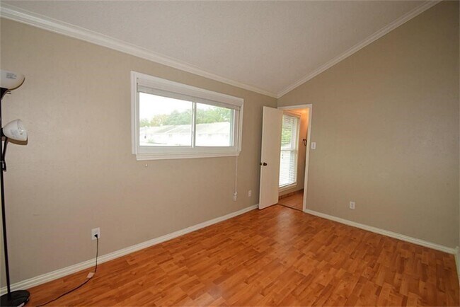 Foto del edificio - 9323 Westwood Village Dr