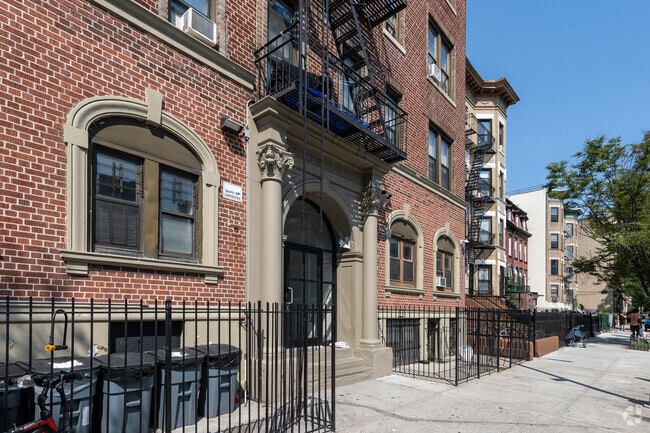 Building Photo - Pauline Court
