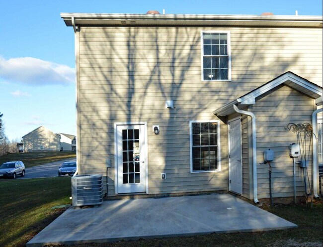 Foto del edificio - 76 Gloucester Dr