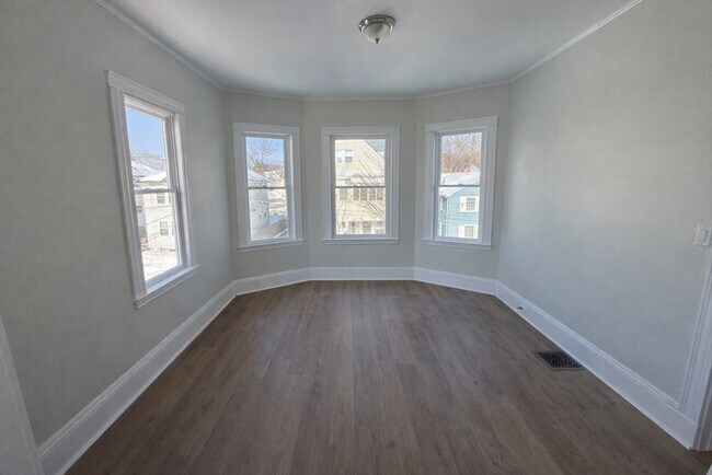 Foto del edificio - 21 Davis Rd