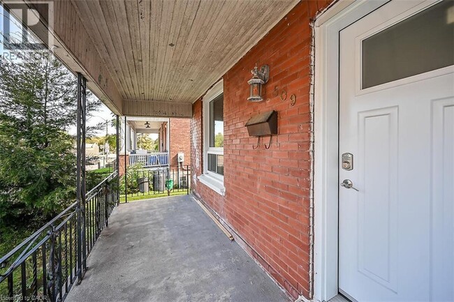 Building Photo - 509 Colborne St