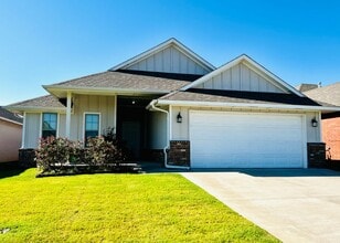 Building Photo - 2300 Alta Vista Ln