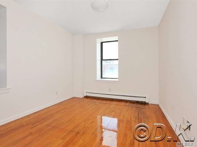 Building Photo - 25 W Broadway