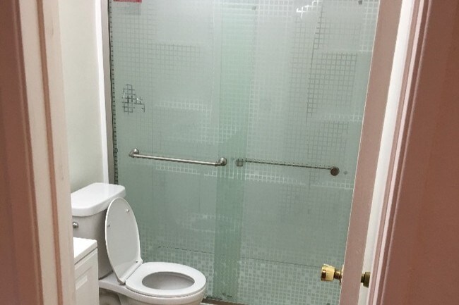 Foto del edificio - 1240 N Flores St