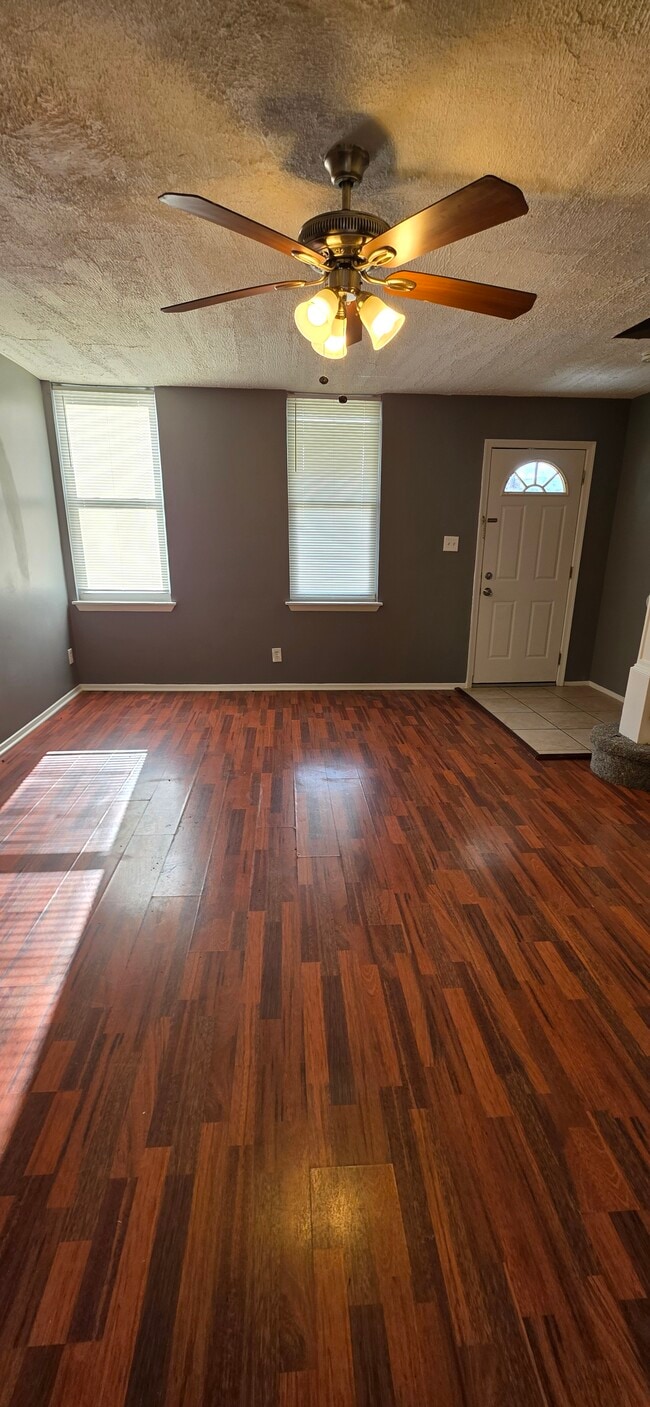 Foto del edificio - 907 N Rosedale St