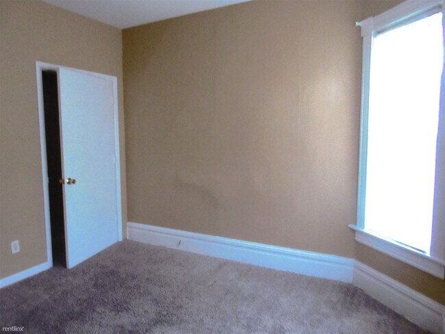 Building Photo - 3 br, 2 bath House - 741 Fremont Ave NW