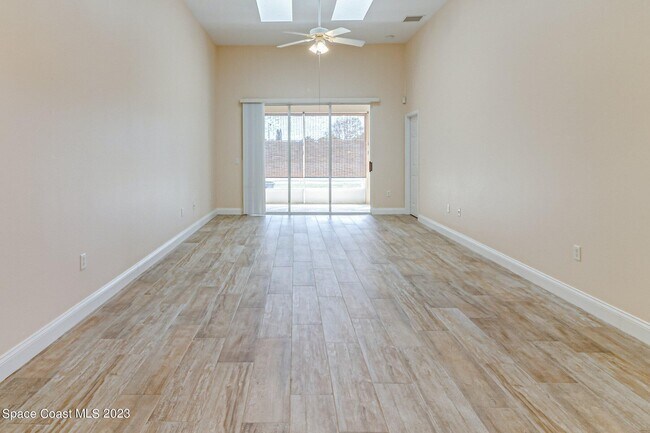 Foto del edificio - 526 McGuire Blvd