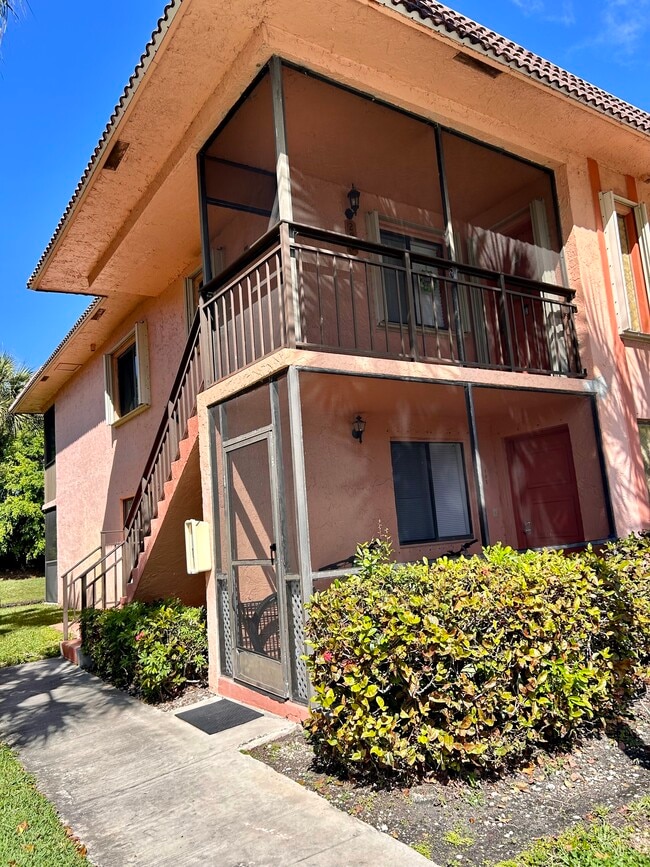 Building Photo - 215 Lakeview Dr