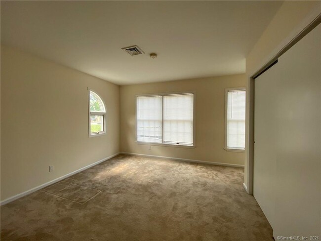 Building Photo - 1481 Southford Rd