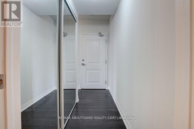 Photo du bâtiment - 1202 Main St E