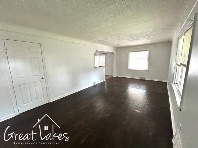 Foto del edificio - Lovely 2 Bedroom 1 Bathroom now available ...