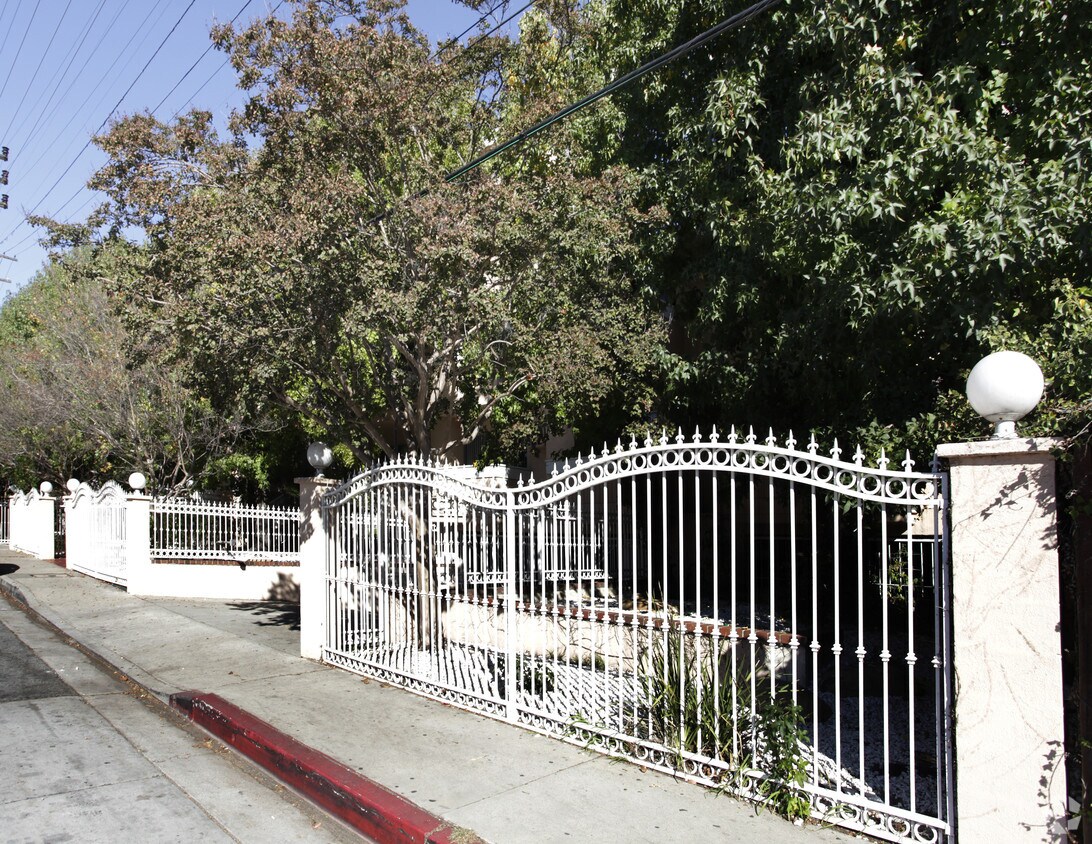 Foto del edificio - 4310 Vineland Ave