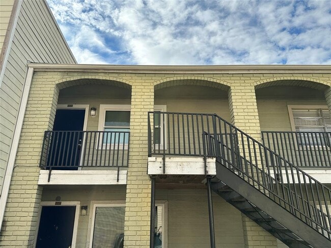 Building Photo - 6200 W Tidwell Rd