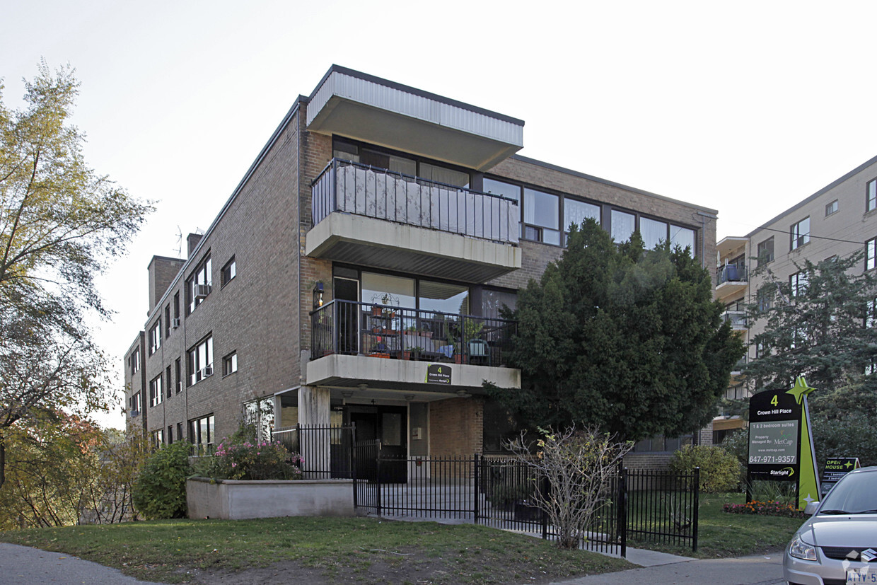 Primary Photo - Crown Hill Terrace
