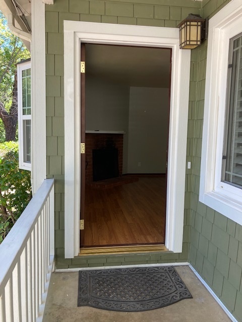 Entryway - 1465 Sunset Loop