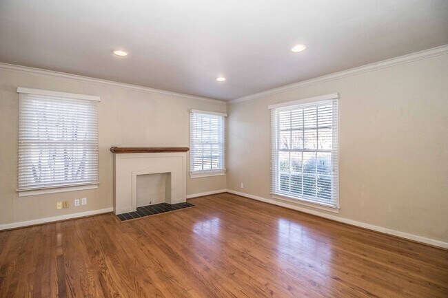 Foto del edificio - Charming Remodeled Bungalow - Arlington Heights - NEW PICTURES COMING SOON!