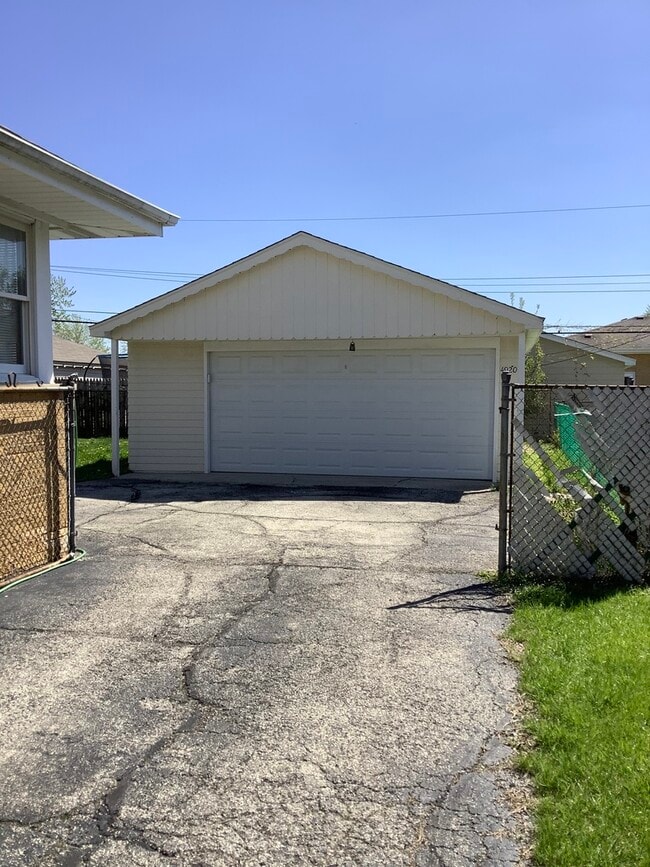 Foto del edificio - 4920 Cypress Dr