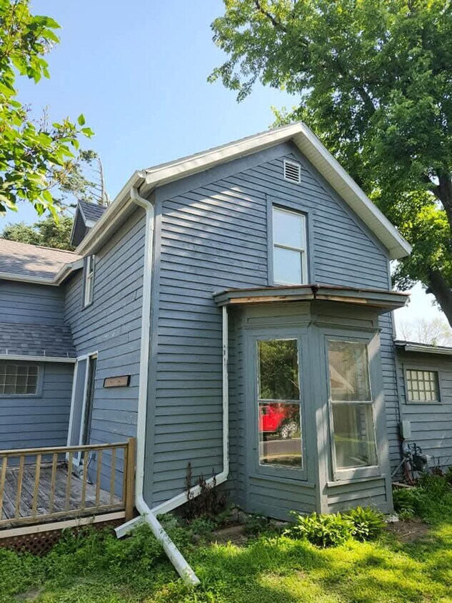 Building Photo - 411 5th Ave