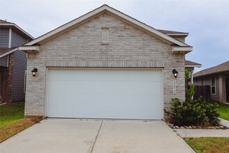 Building Photo - 10818 Catclaw Ct