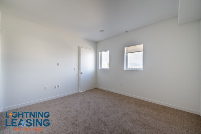 Building Photo - 11405 Chandler Blvd