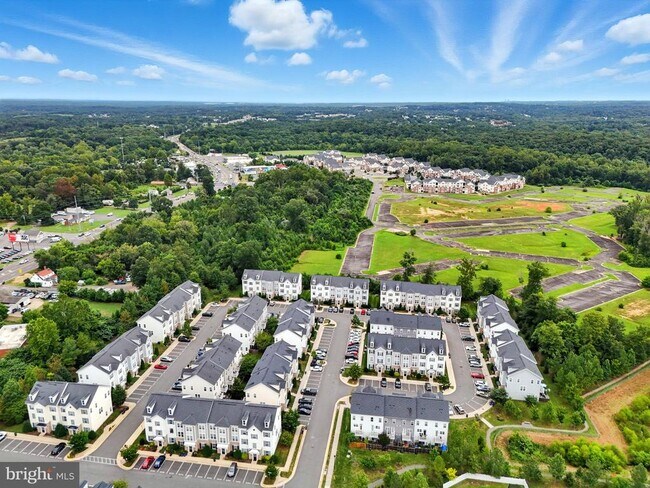 Foto del edificio - 7416 Riding Meadow Way