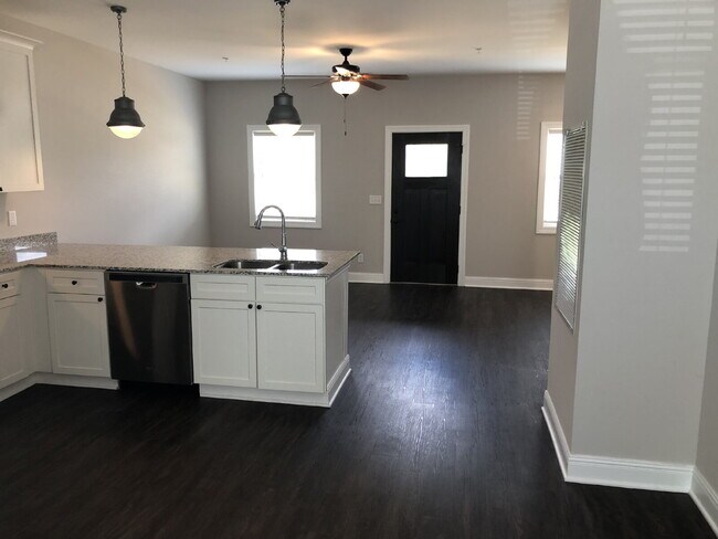 Foto del edificio - 3BD 2.5BA TOWNHOME CLOSE TO TTU FOR RENT