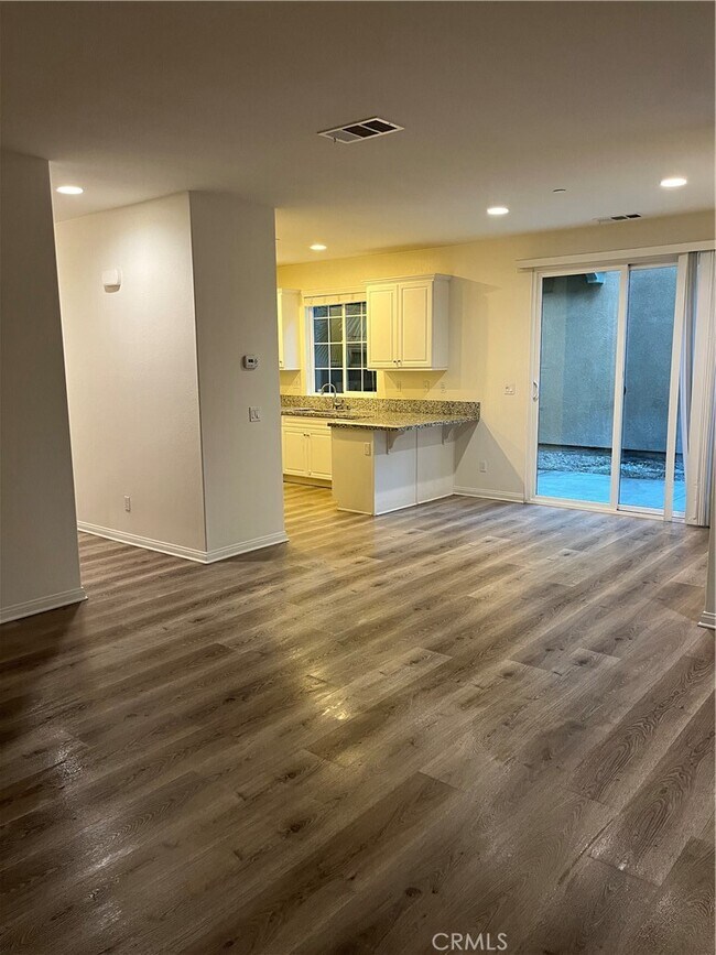 Foto del edificio - 8650 Cava Dr
