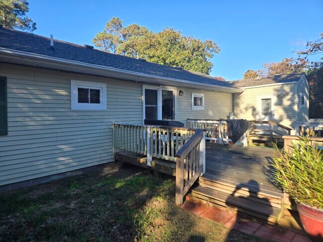 Foto del edificio - 121 Shore Dr