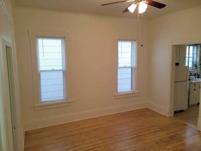 Living Room (13' x 13') - 3115 N Bartlett Ave - Lower