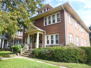 Building Photo - 689 Schiller Ave