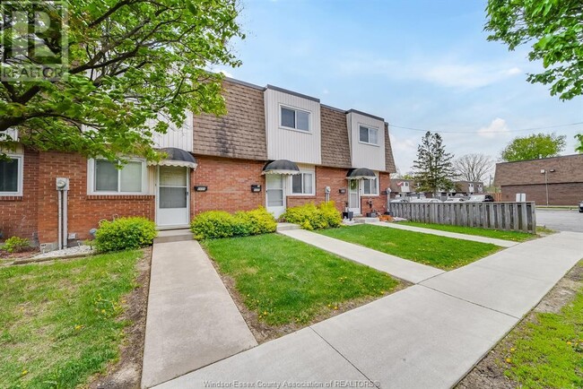 Building Photo - 5486 Lassaline Ave