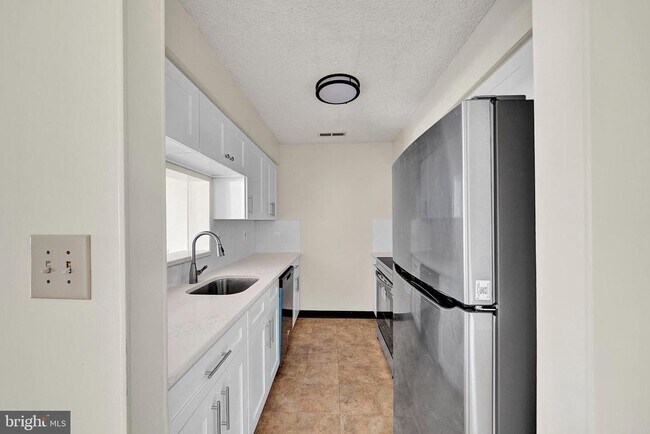Foto del edificio - 601 Ravens Crest Dr