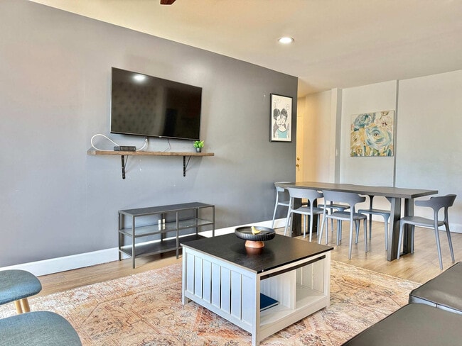 Building Photo - 215 Piedmont Ave NE