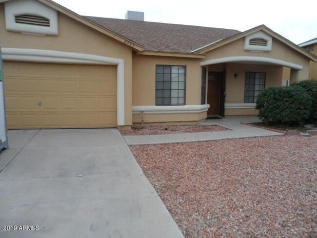 Great 3 Bedroom Home that Backs to Golf Course! - Great 3 Bedroom Home that Backs to Golf Course!
