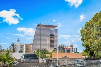 Building Photo - 915 Melrose Dr Building Photo - 915 Melrose Dr