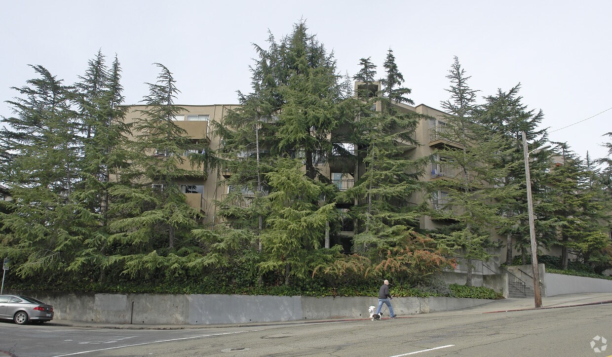 Building Photo - 5901 Broadway