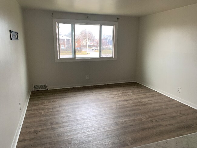 Foto del edificio - 1373 Sheridan Dr